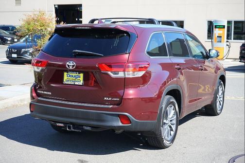Ooh La La Rouge Mica 2017 Toyota Highlander XLE