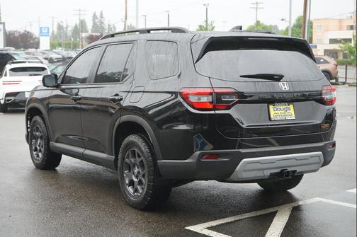 Crystal Black Pearl 2025 Honda Pilot TrailSport