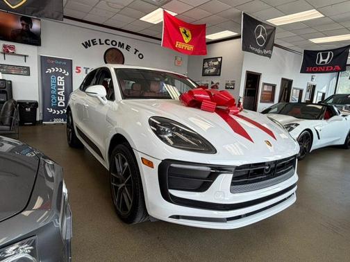 Carrara White Metallic 2024 Porsche Macan T