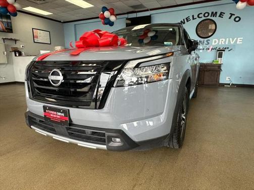 2023 Nissan Pathfinder Platinum 4WD