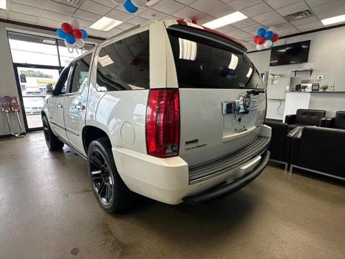 2011 Cadillac Escalade Platinum Edition