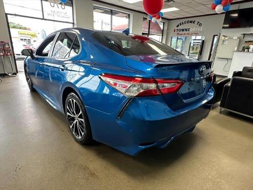 2020 Toyota Camry SE