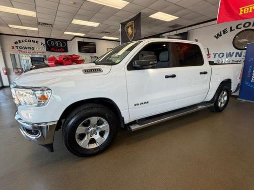 Bright White Clearcoat 2023 RAM 1500 Big Horn/Lone Star