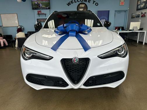 2023 Alfa Romeo Stelvio Veloce AWD