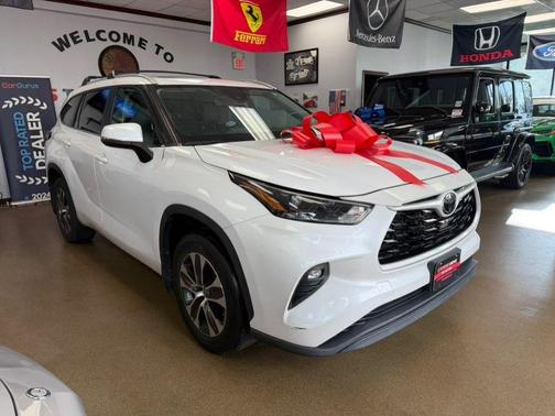 Wind Chill Pearl 2023 Toyota Highlander XLE