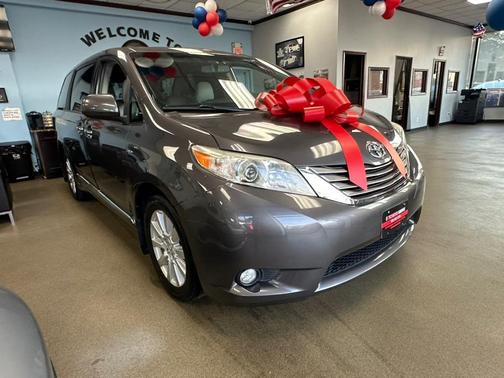 2017 Toyota Sienna XLE