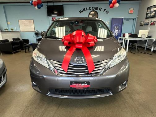 2017 Toyota Sienna XLE