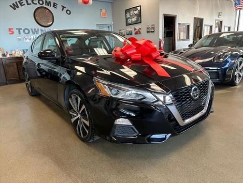 2022 Nissan Altima SR FWD