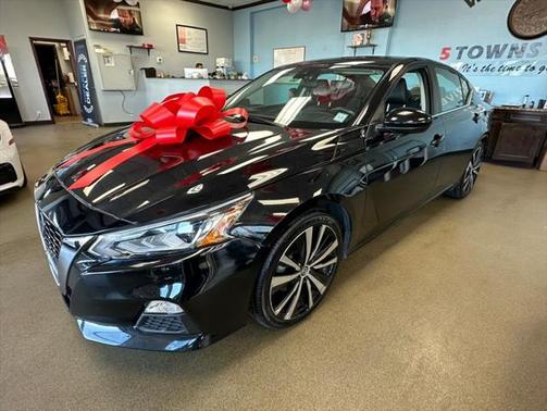 2022 Nissan Altima SR FWD