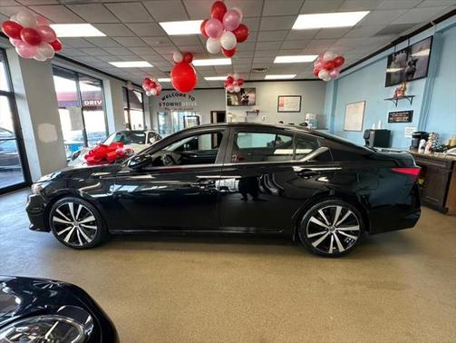 2022 Nissan Altima SR FWD