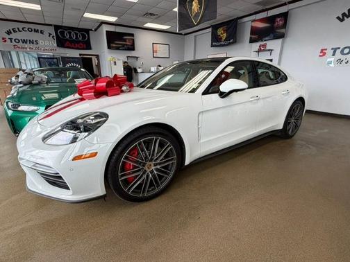 2017 Porsche Panamera Turbo