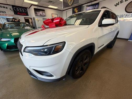 Pearl White Pearlcoat 2019 Jeep Cherokee Altitude