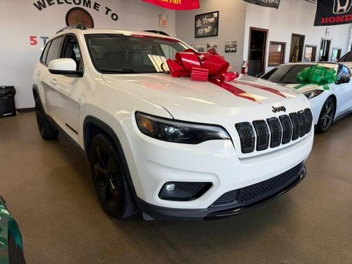 Pearl White Pearlcoat 2019 Jeep Cherokee Altitude