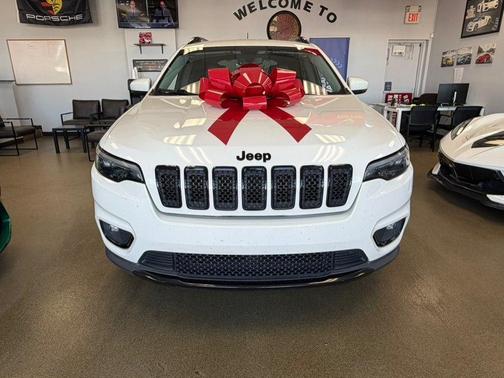 Pearl White Pearlcoat 2019 Jeep Cherokee Altitude
