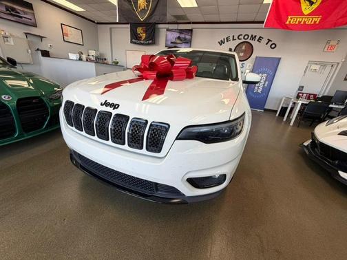 Pearl White Pearlcoat 2019 Jeep Cherokee Altitude