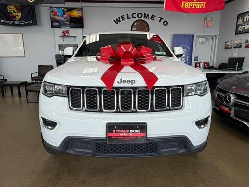 Bright White Clearcoat 2019 Jeep Grand Cherokee Laredo