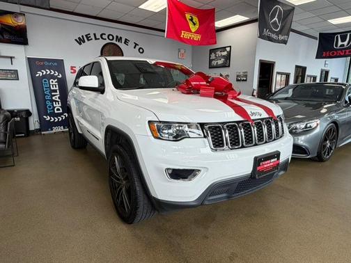 Bright White Clearcoat 2019 Jeep Grand Cherokee Laredo
