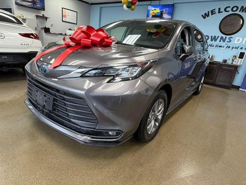 2022 Toyota Sienna LE