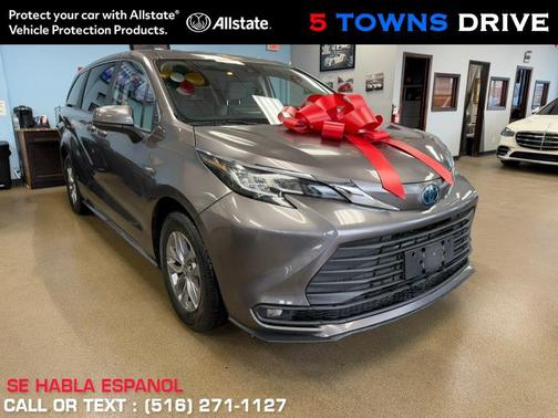 2022 Toyota Sienna LE