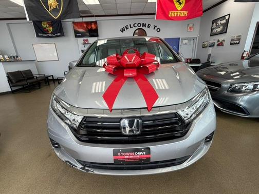 Lunar Silver Metallic 2022 Honda Odyssey Elite