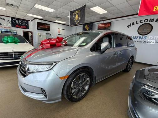 Lunar Silver Metallic 2022 Honda Odyssey Elite