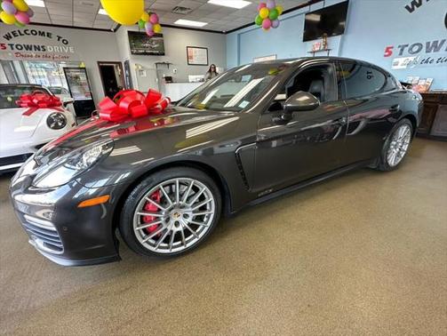 2016 Porsche Panamera GTS