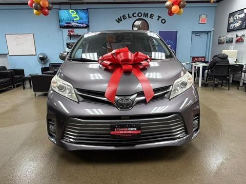 2019 Toyota Sienna Limited Premium