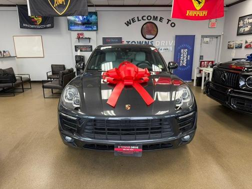 Volcano Grey Metallic 2018 Porsche Macan Macan