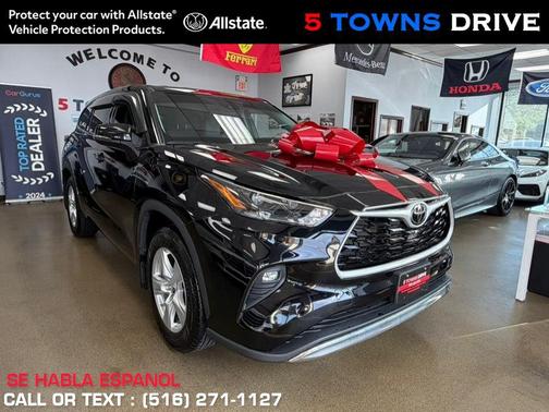 Midnight Black Metallic 2022 Toyota Highlander LE