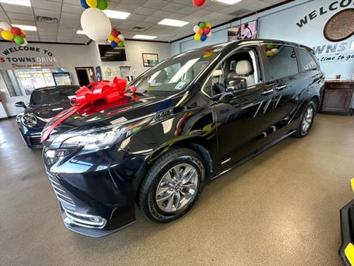 2021 Toyota Sienna XLE 8 Passenger