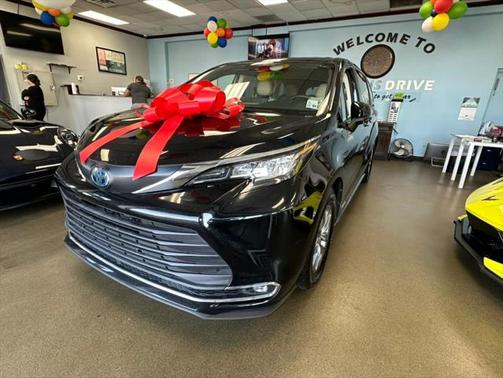 2021 Toyota Sienna XLE 8 Passenger