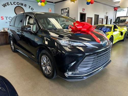 2021 Toyota Sienna XLE 8 Passenger
