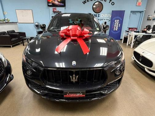 Nero Ribelle Metallic 2022 Maserati Levante GT