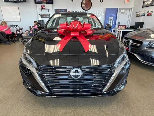 Super Black 2025 Nissan Altima SV FWD