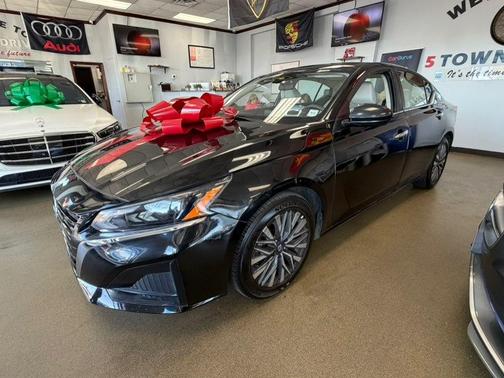Super Black 2025 Nissan Altima SV FWD