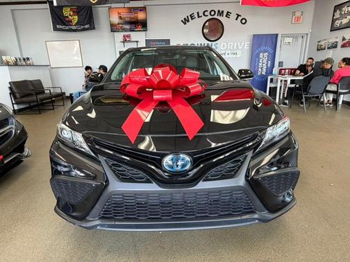 Midnight Black Metallic 2024 Toyota Camry Hybrid SE
