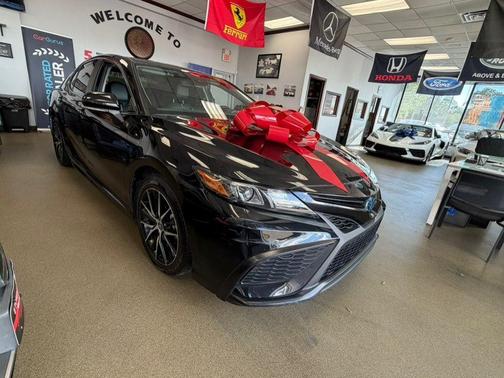 Midnight Black Metallic 2024 Toyota Camry Hybrid SE