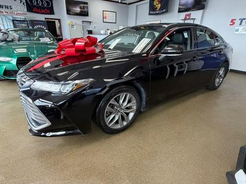 Opulent Amber 2019 Toyota Avalon XLE