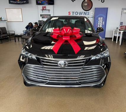 Opulent Amber 2019 Toyota Avalon XLE