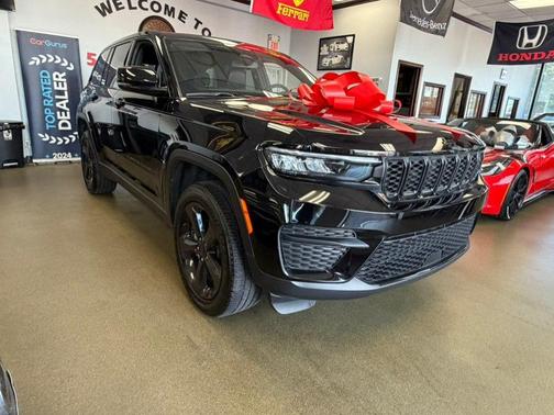 Diamond Black Crystal Pearlcoat 2023 Jeep Grand Cherokee Altitude