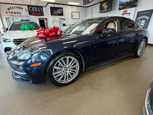 Night Blue Metallic 2018 Porsche Panamera 4