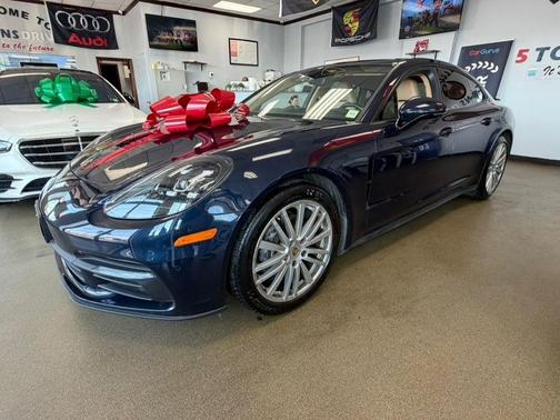 Night Blue Metallic 2018 Porsche Panamera 4