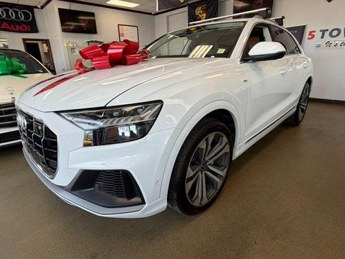 Glacier White Metallic 2021 Audi Q8 55 Prestige