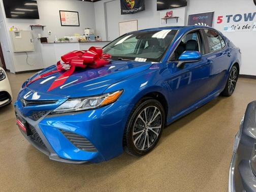Blue Crush Metallic 2018 Toyota Camry SE