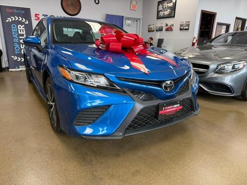 Blue Crush Metallic 2018 Toyota Camry SE