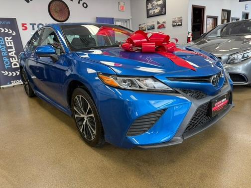 Blue Crush Metallic 2018 Toyota Camry SE