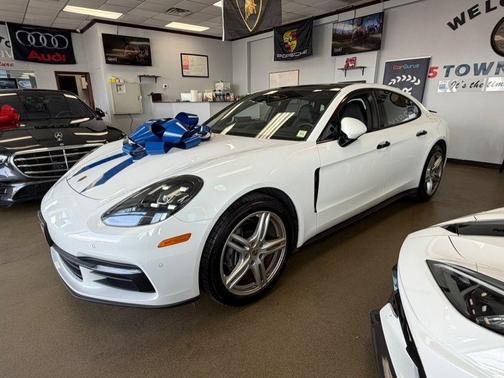 Chalk 2018 Porsche Panamera 4