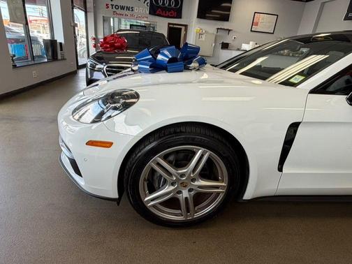 Chalk 2018 Porsche Panamera 4