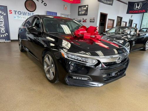 Crystal Black Pearl 2018 Honda Accord Touring