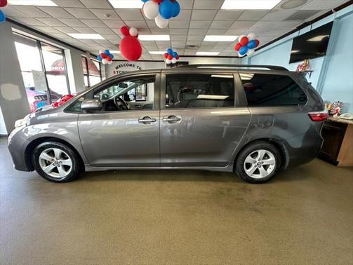 2019 Toyota Sienna LE
